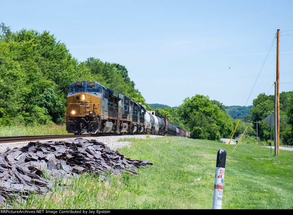 CSX 3407 leads a manifest north at Normandy 